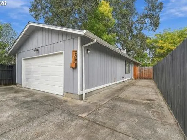 230 Mayfair Dr, Saint Helens, OR 97051
