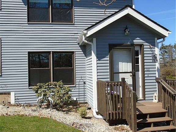 2nd image of 101 Lake Vista Dr Unit 101