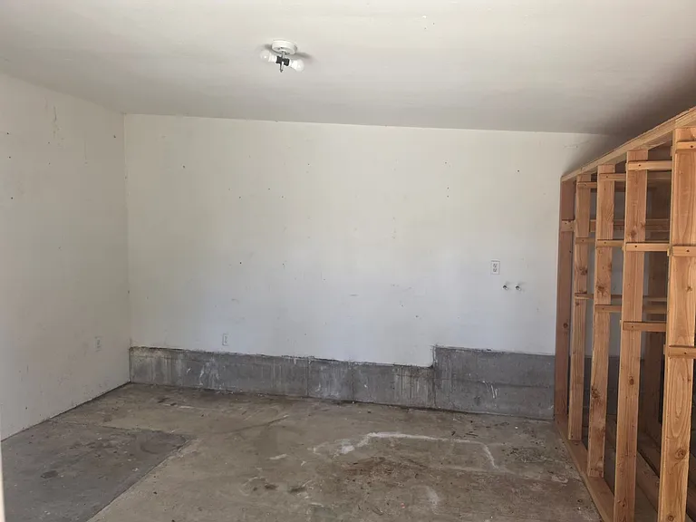 560 Landis Cir — Photo 15