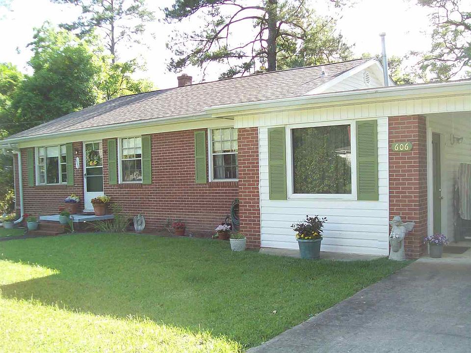 1st image of 606 NE 1st St