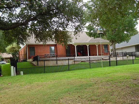 5th image of 1010 Broadmoor Dr