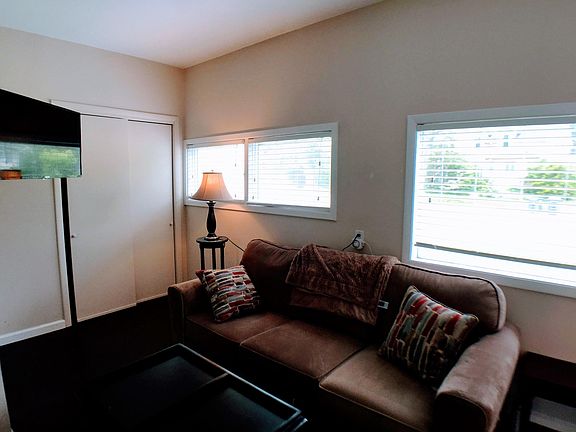 5th image of 2909 S Lakeshore Dr Unit 2