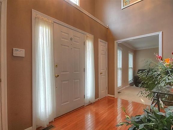 3rd image of 425 Forest Hill Dr