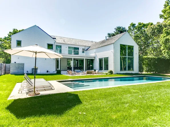 19 Quarty Cir, East Hampton, NY 11937