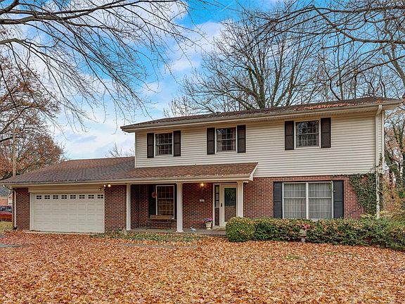 4th image of 32 Lake Pembroke Dr