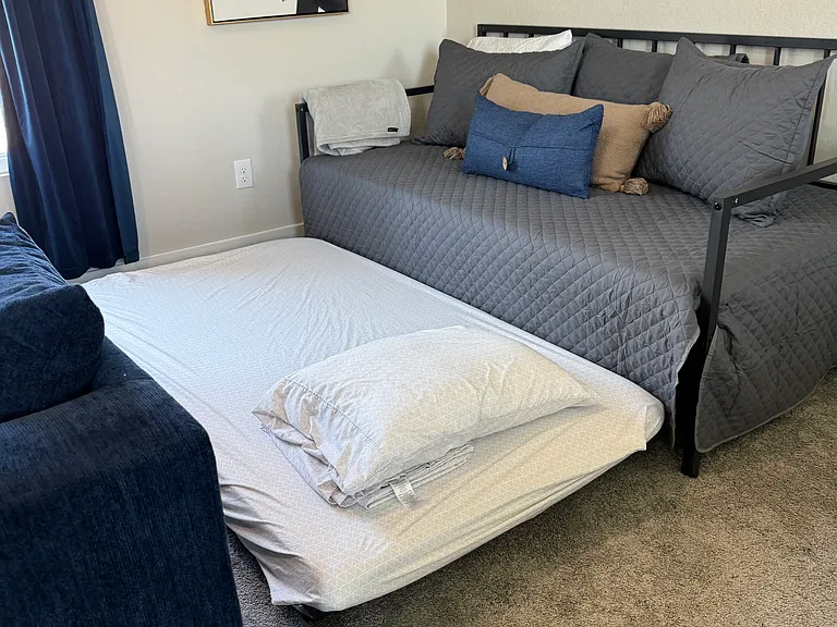 Upstairs Loft: Twin trundle bed for extra guests