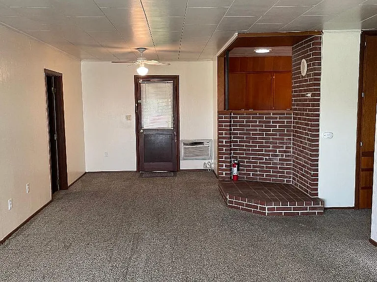 4309 1/2 Maple Ct — Photo 4