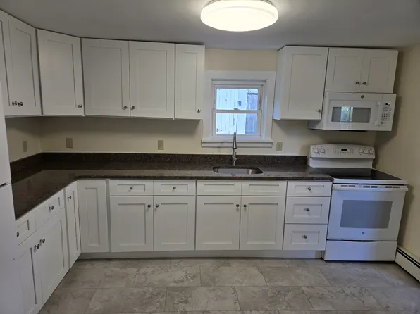 19 E Chestnut St, Nazareth, PA 18064