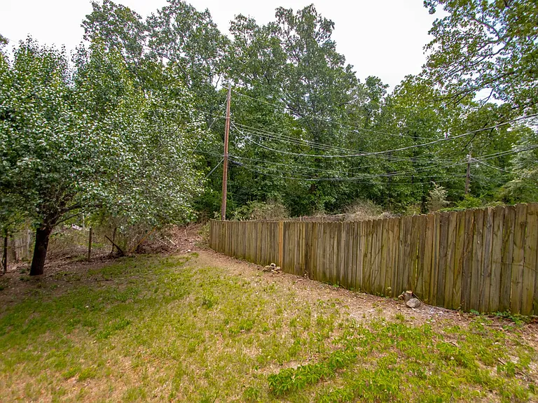 615 Mimi Ln — Photo 22
