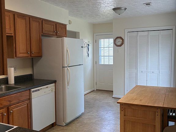 3rd image of 153 Sunset Dr
