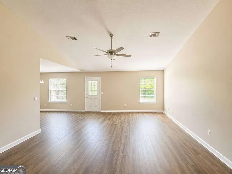 103 Royal Acres Ct — Photo 5