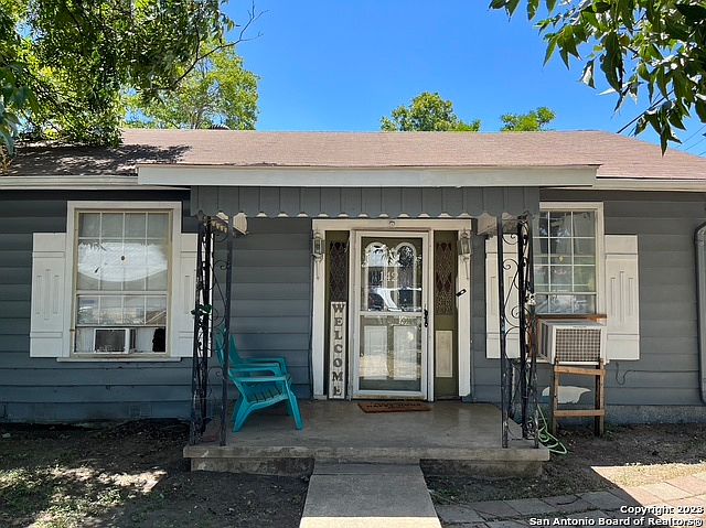 1st image of 142 Hollenbeck Ave