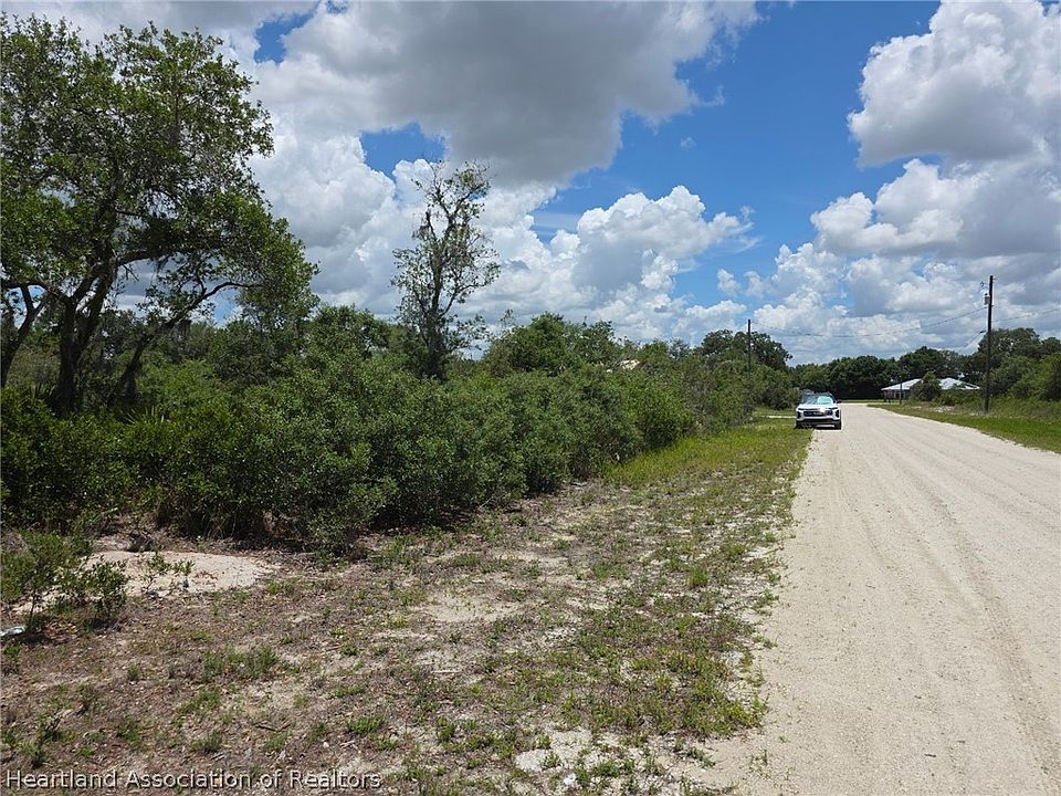 2nd image of 2052 W Lowen Rd