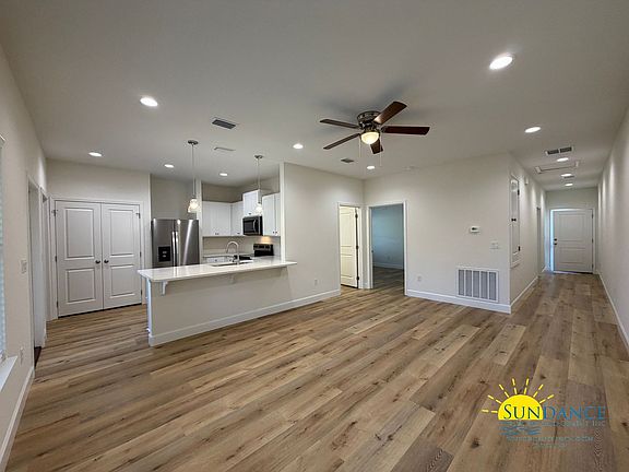 3rd image of 688 Reeves Dr Unit B