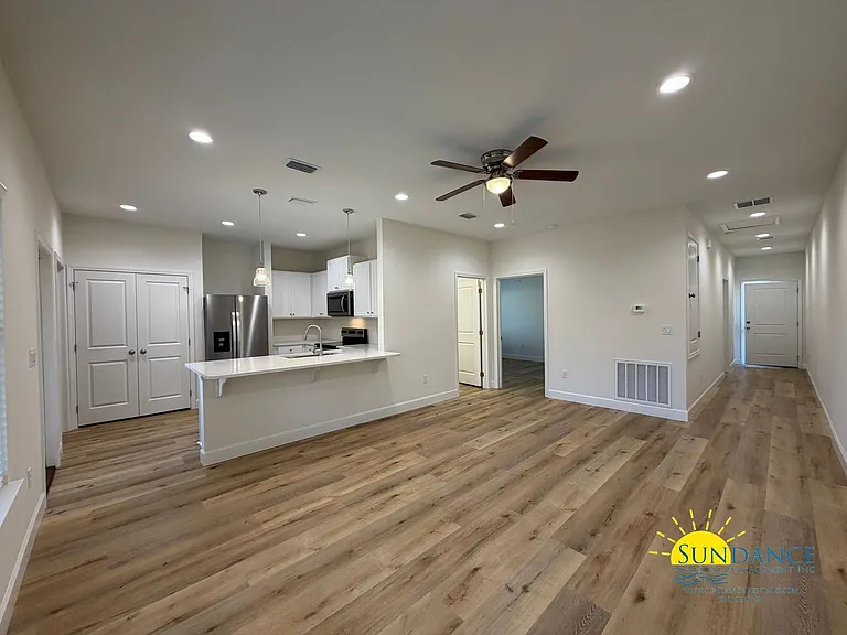 688 Reeves Dr #B — Photo 3