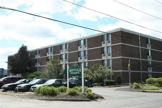 Montcalm Heights Apartments — Photo 13