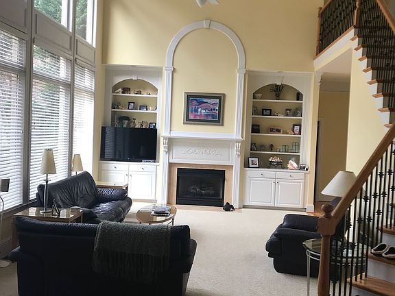 3rd image of 3021 Golf Crest Ln