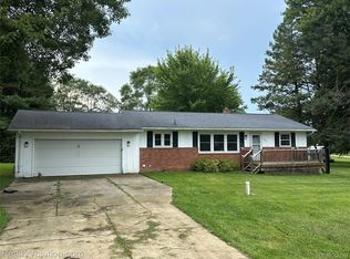 2053 Lillian Dr, Lapeer, MI 48446