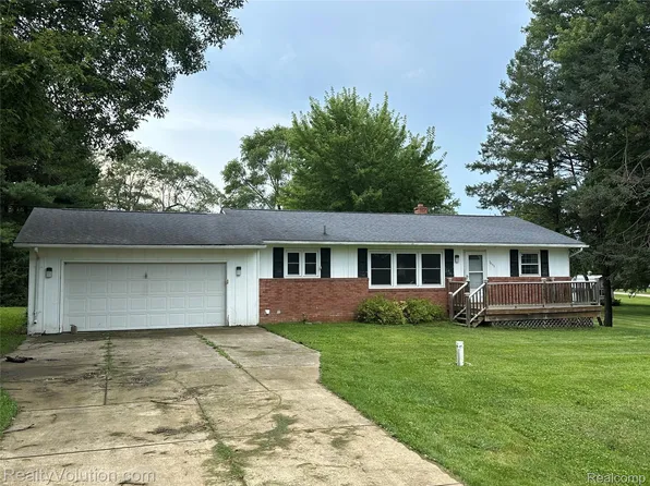 2053 Lillian Dr, Lapeer, MI 48446