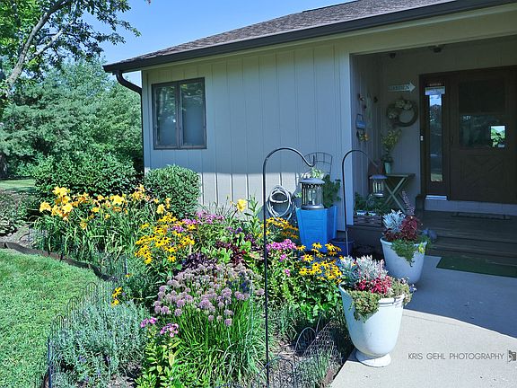 2nd image of 860 Stratford Ct