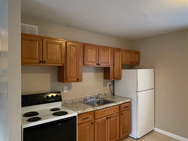 175 Custer St — Photo 3