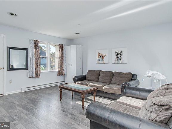 2nd image of 308 Winding Oak Dr
