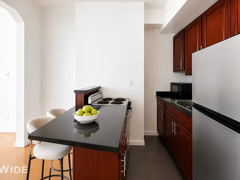 8 Jones St #2B — Photo 3