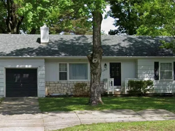 2816 W 75th St, Prairie Village, KS 66208