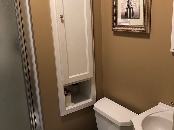 3rd image of 701 Vivian Dr