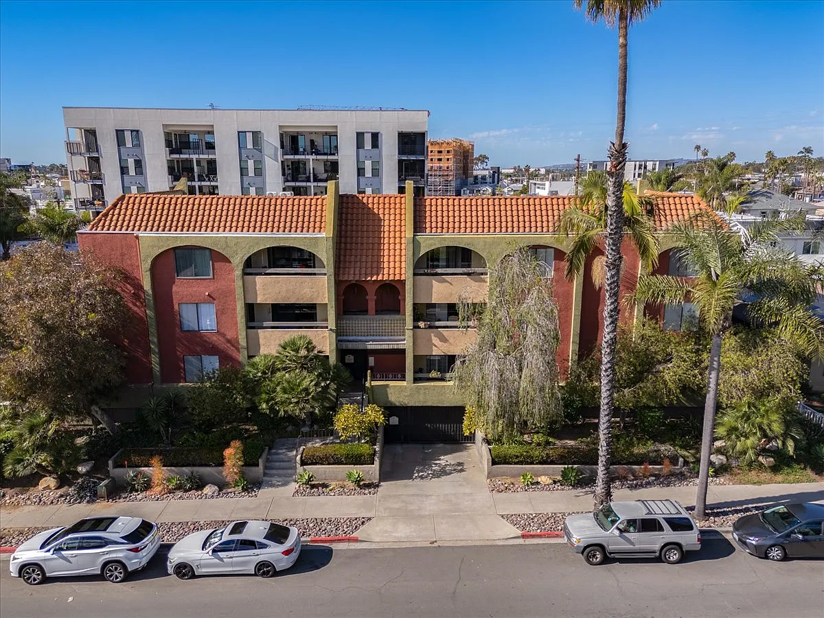 2 bed, 1210 sqft, $3,800 — Photo 2