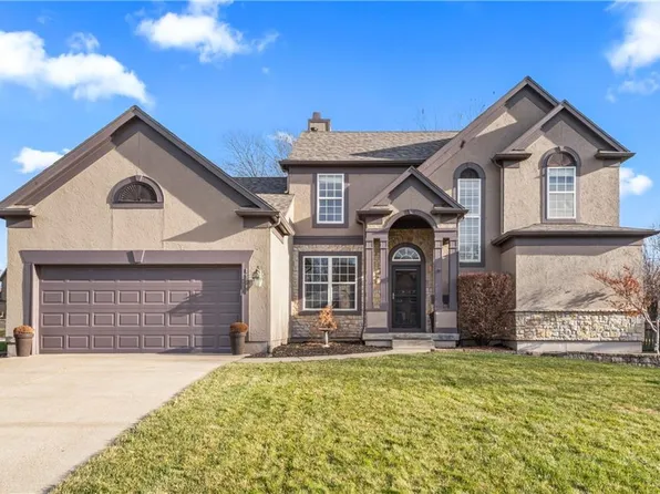 15549 S Blackfeather St, Olathe, KS 66062