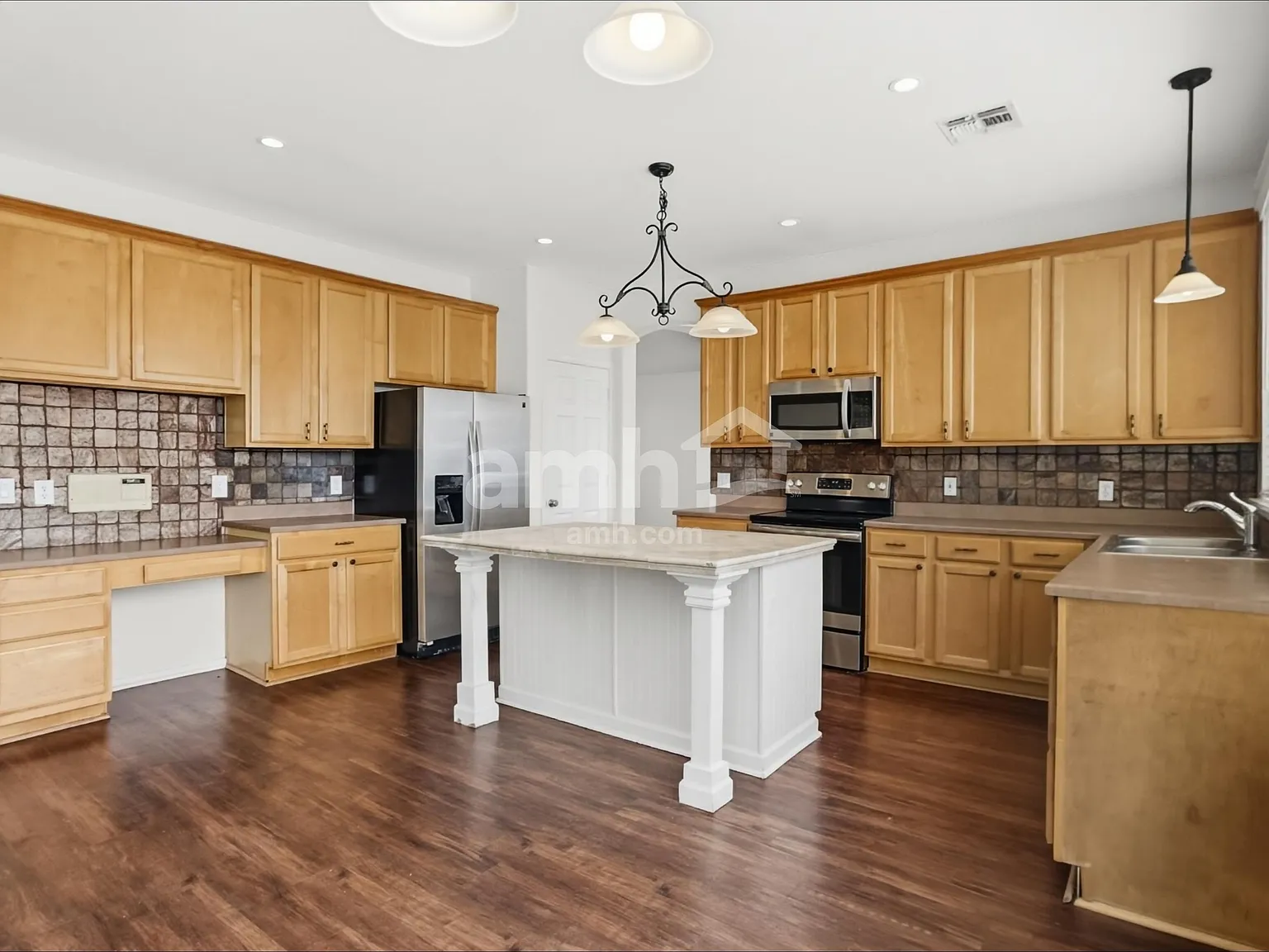 5 bed, 3.0 bath, 2770 sqft, $2,845 — Photo 3