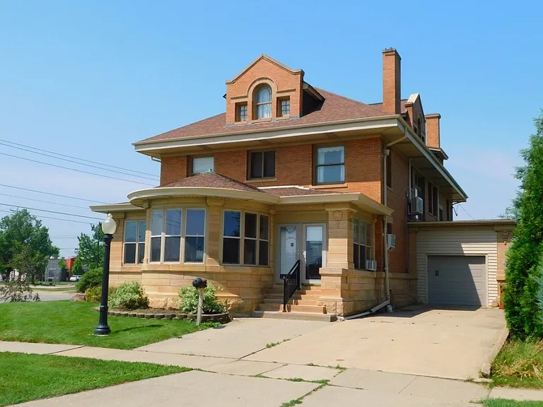 1103 Main St — Photo 3