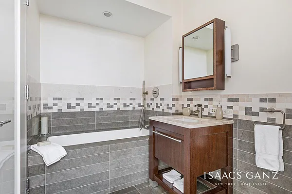 Sold by Isaacs Ganz Real Estate | media 8