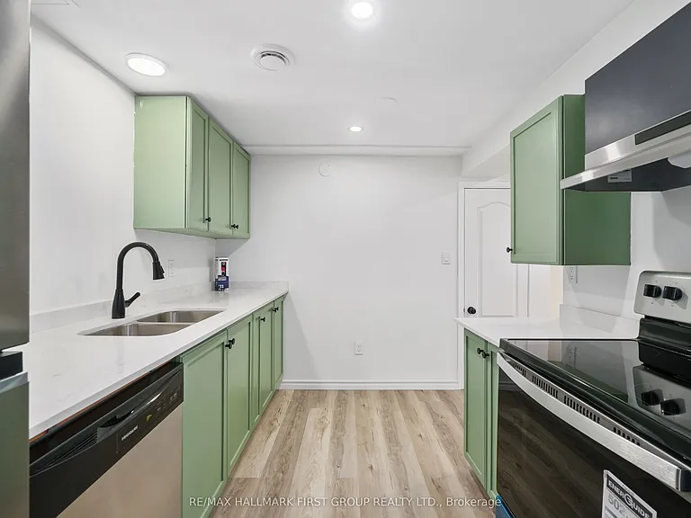 660 Mackechnie Cres #LOWER — Photo 22