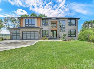 227 Pisgah Ridge Trl, Mills River, NC 28759