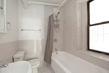 Rented by R New York