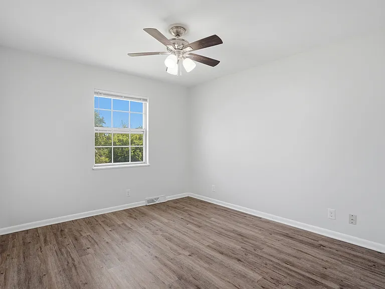 405 Brewer Dr #B — Photo 20