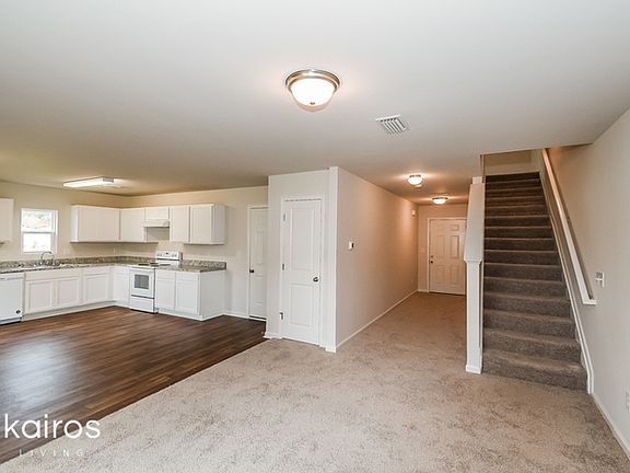 5th image of 2576 Naples Ln