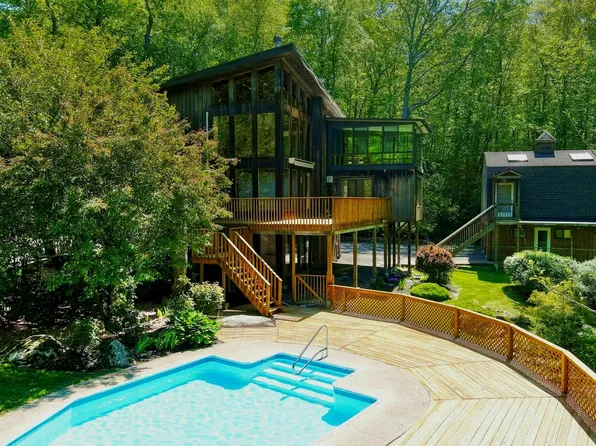 8 Roads End Road, South Salem, NY 10590