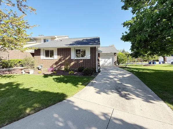 1604 Leytonstone Dr, Wheaton, IL 60189