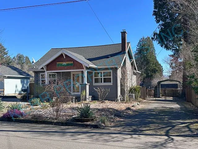 Charming 3-Bed Home with Gleaming Hardwood Floors in Gresham - Spacious 2516 sq.ft. Gem! — Photo 1