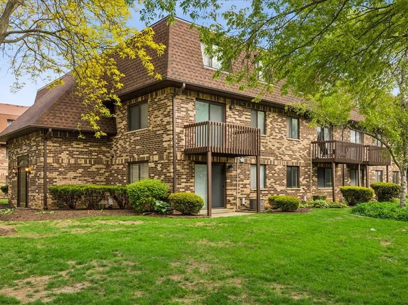 197 Uteg St APT 207A, Crystal Lake, IL 60014
