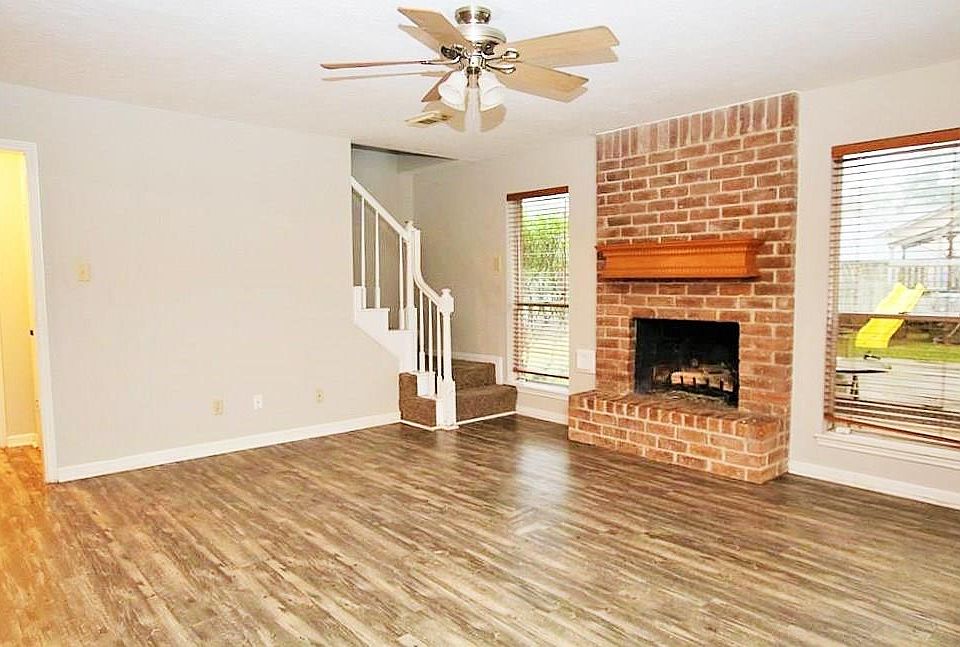 1st image of 15114 Rolling Oaks Dr