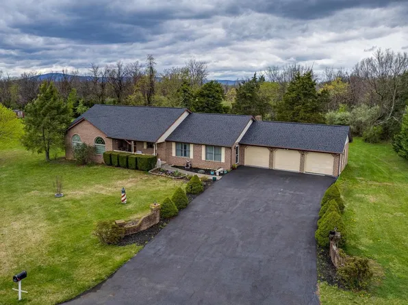 473 Ashton Dr, Falling Waters, WV 25419