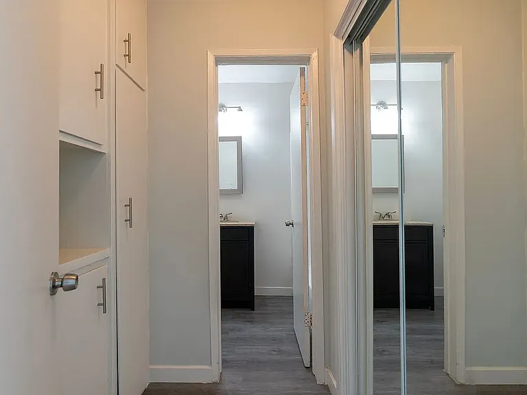 6823 Variel Ave #15 — Photo 4