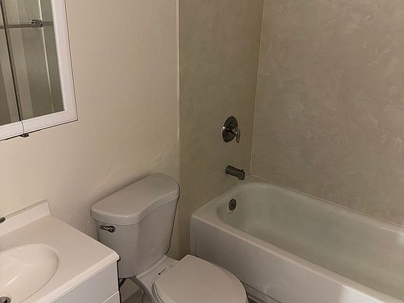 5th image of 824 SW Grove St APT 6