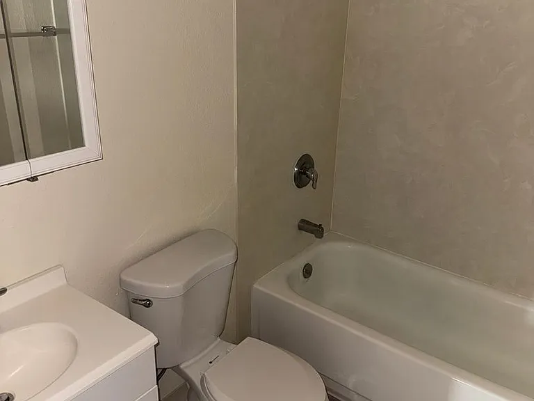 468A - 824 SW Grove Street — Photo 5