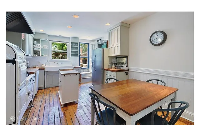 Sold by Douglas Elliman | media 8