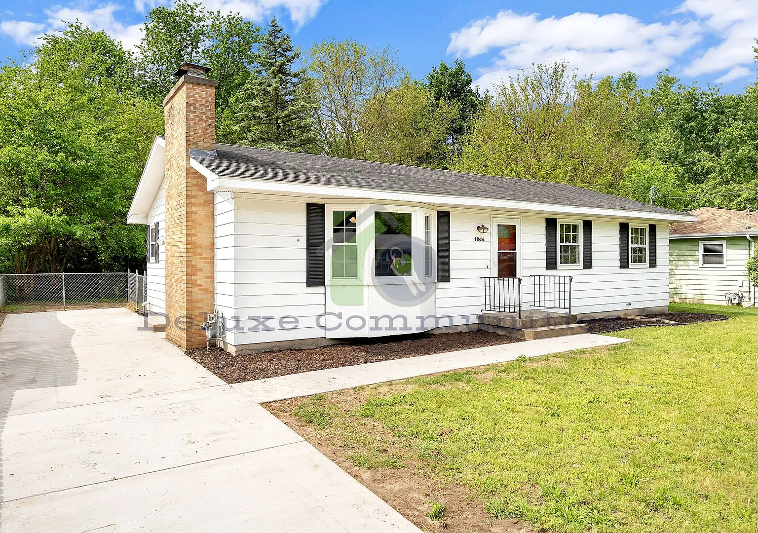 Charming 3 Bedroom 1.5 Bath — Photo 3